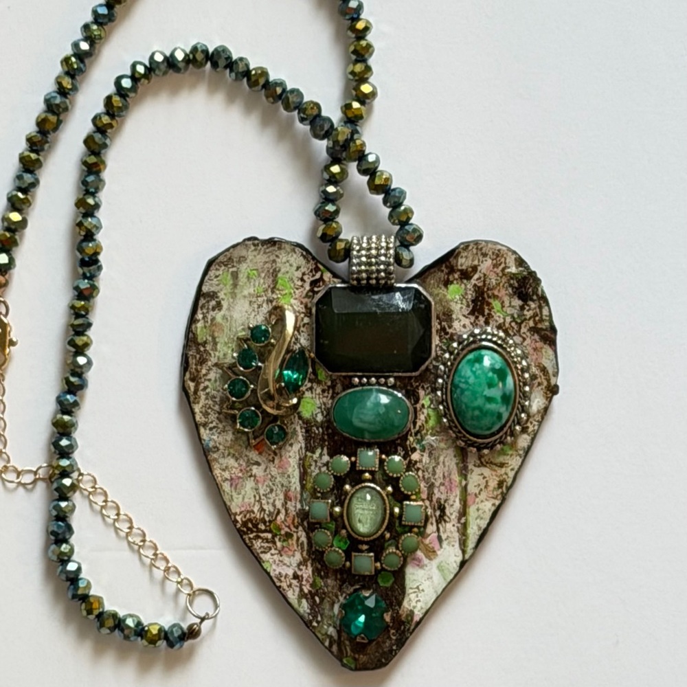 Elegant Green Heart Pendant Necklace